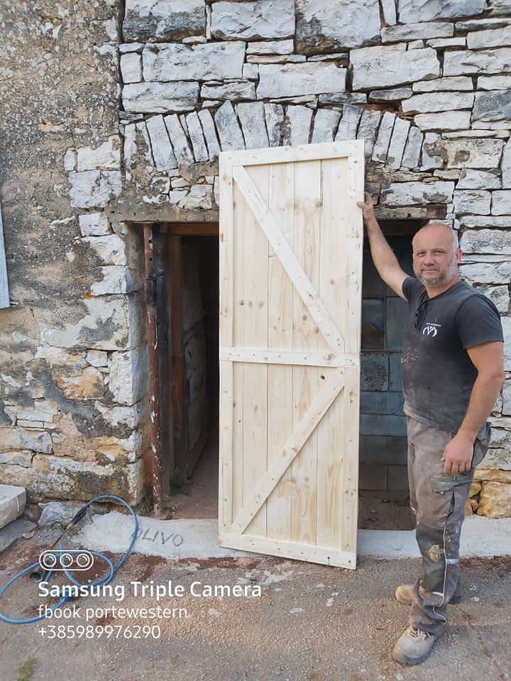 Porta al grezzo appena realizzata
